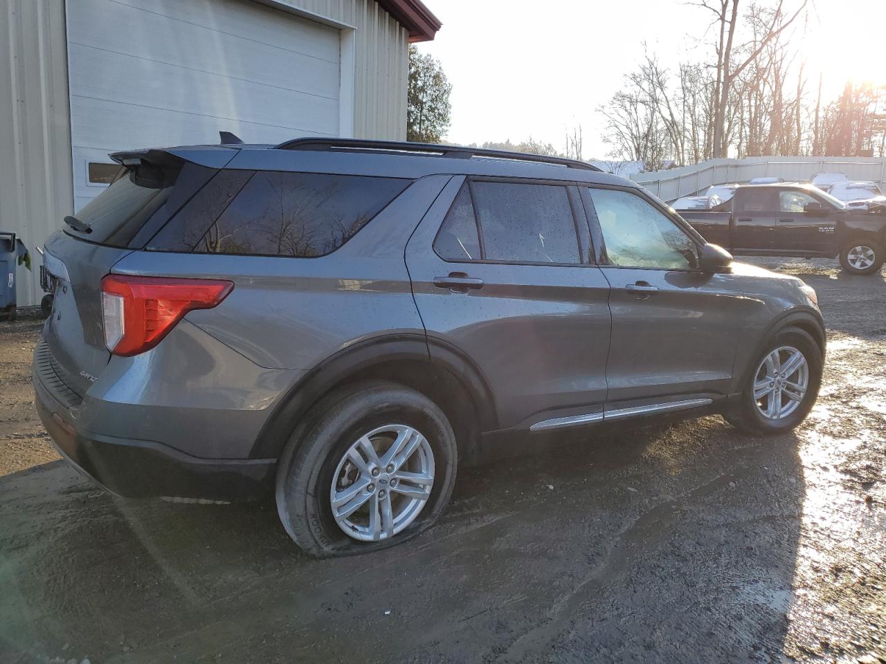 Изображение 3 2023 FORD EXPLORER XLT 2023 с VIN 1FMSK8DHXPGA57546
