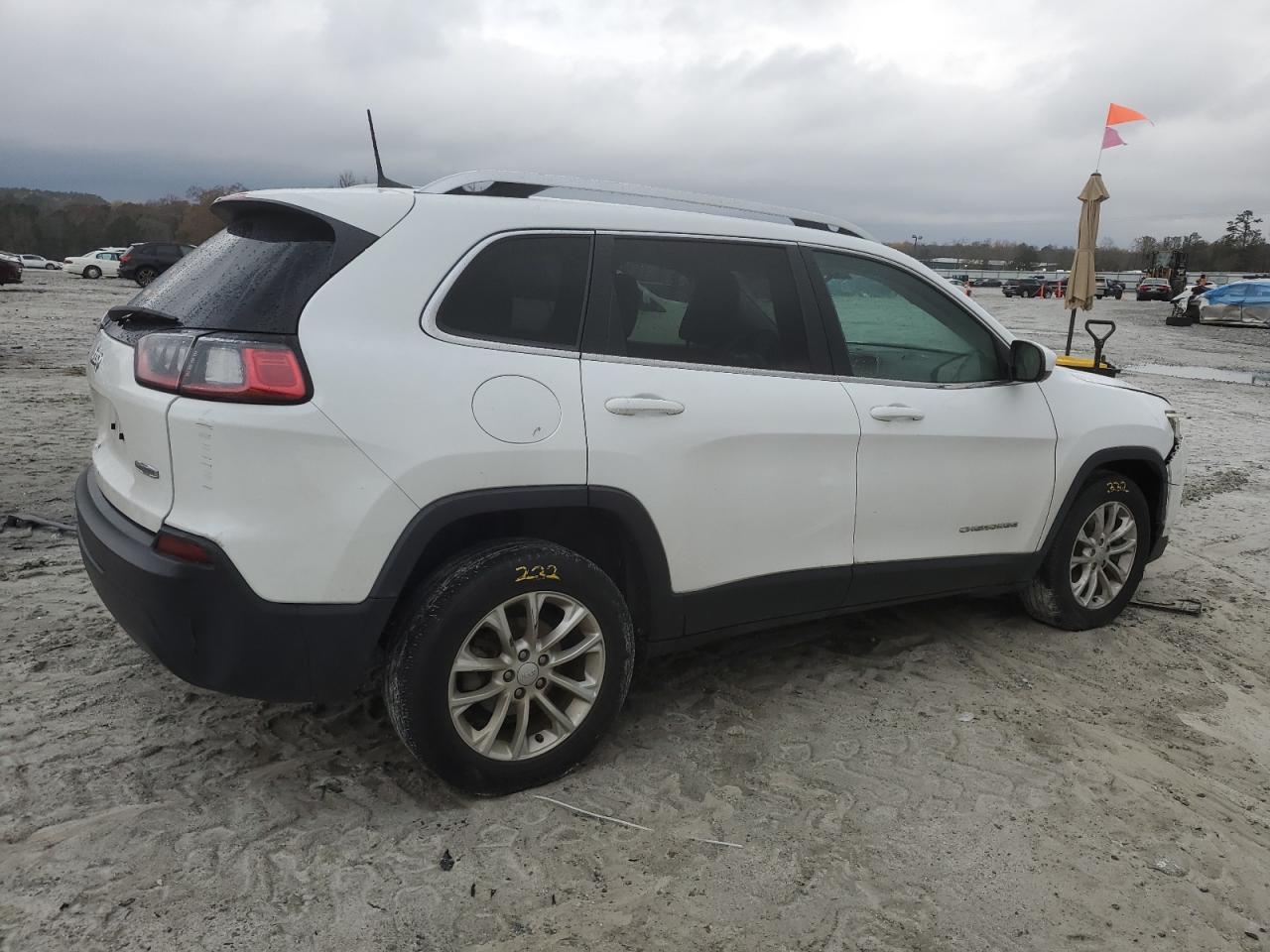 Image 3 of 2019 JEEP CHEROKEE LATITUDE 2019 with VIN 1C4PJLCB1KD488235