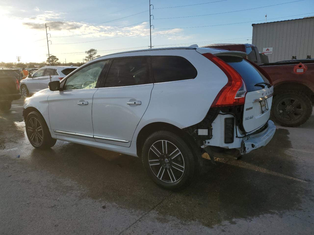 Image 2 of 2017 VOLVO XC60 T5 DYNAMIC 2017 with VIN YV440MDR1H2222707