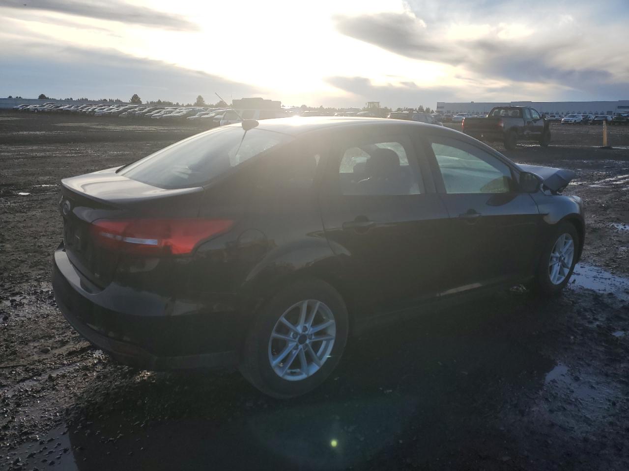 Image 3 of 2015 FORD FOCUS SE 2015 with VIN 1FADP3F2XFL370103