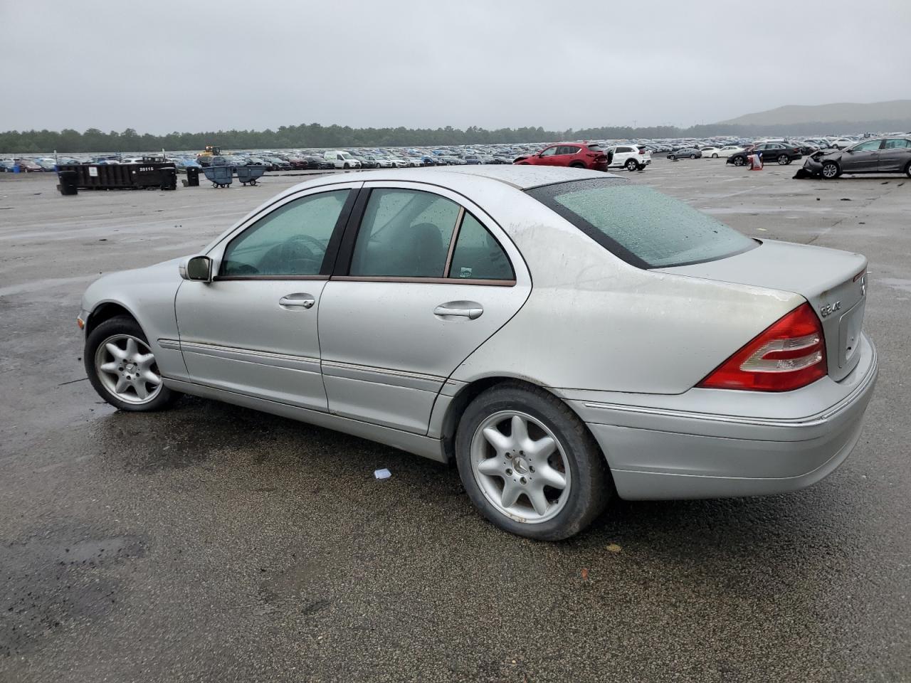 Image 2 of 2001 MERCEDES-BENZ C 240 2001 with VIN WDBRF61J71F110542