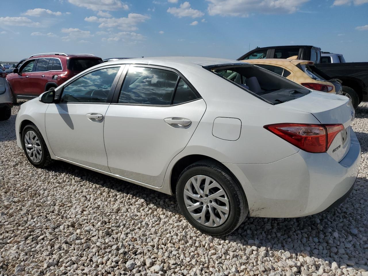 Изображение 2 2018 TOYOTA COROLLA L 2018 с VIN 5YFBURHE6JP791594