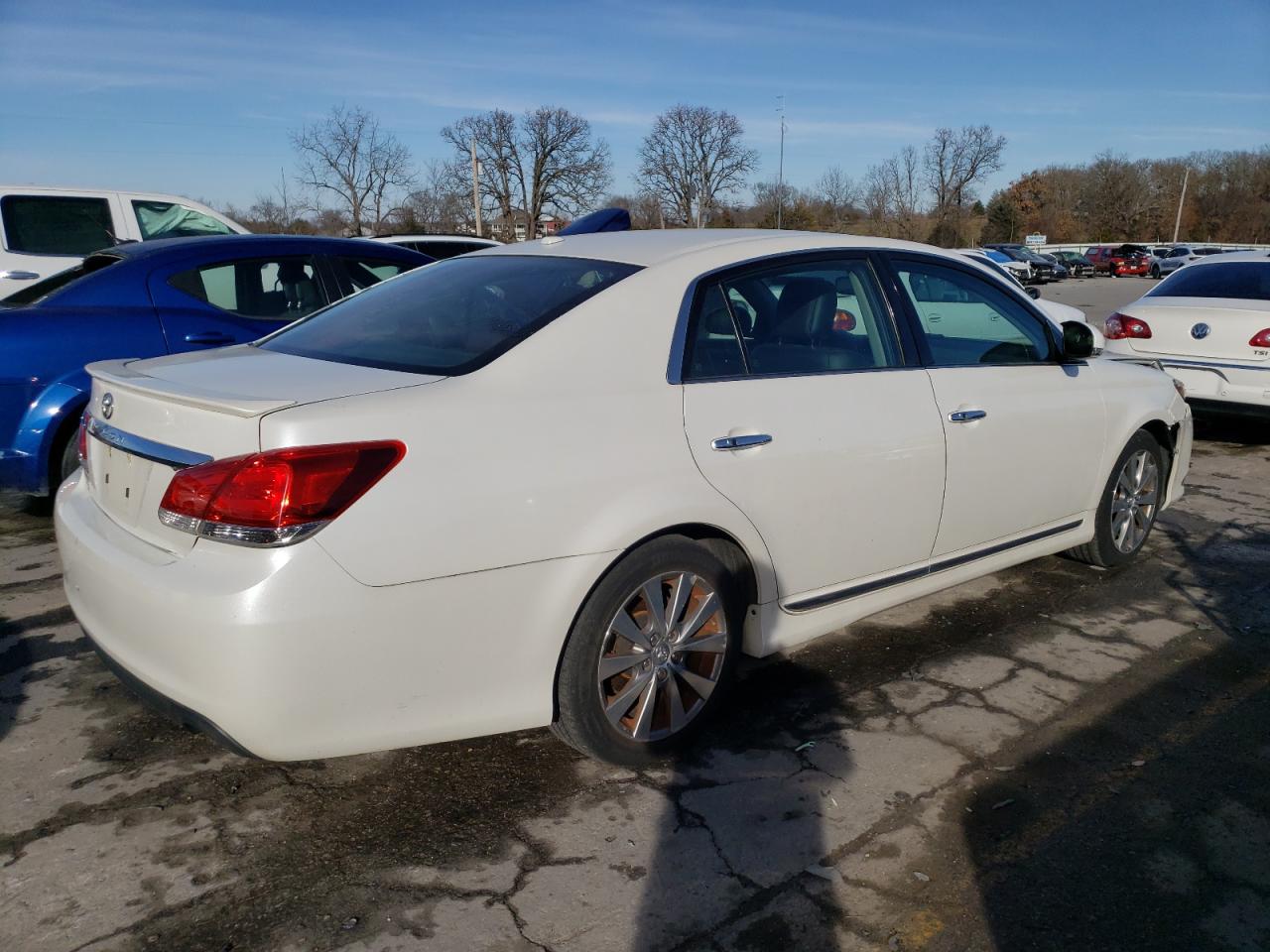 Image 3 of 2011 TOYOTA AVALON BASE 2011 with VIN 4T1BK3DB8BU421469