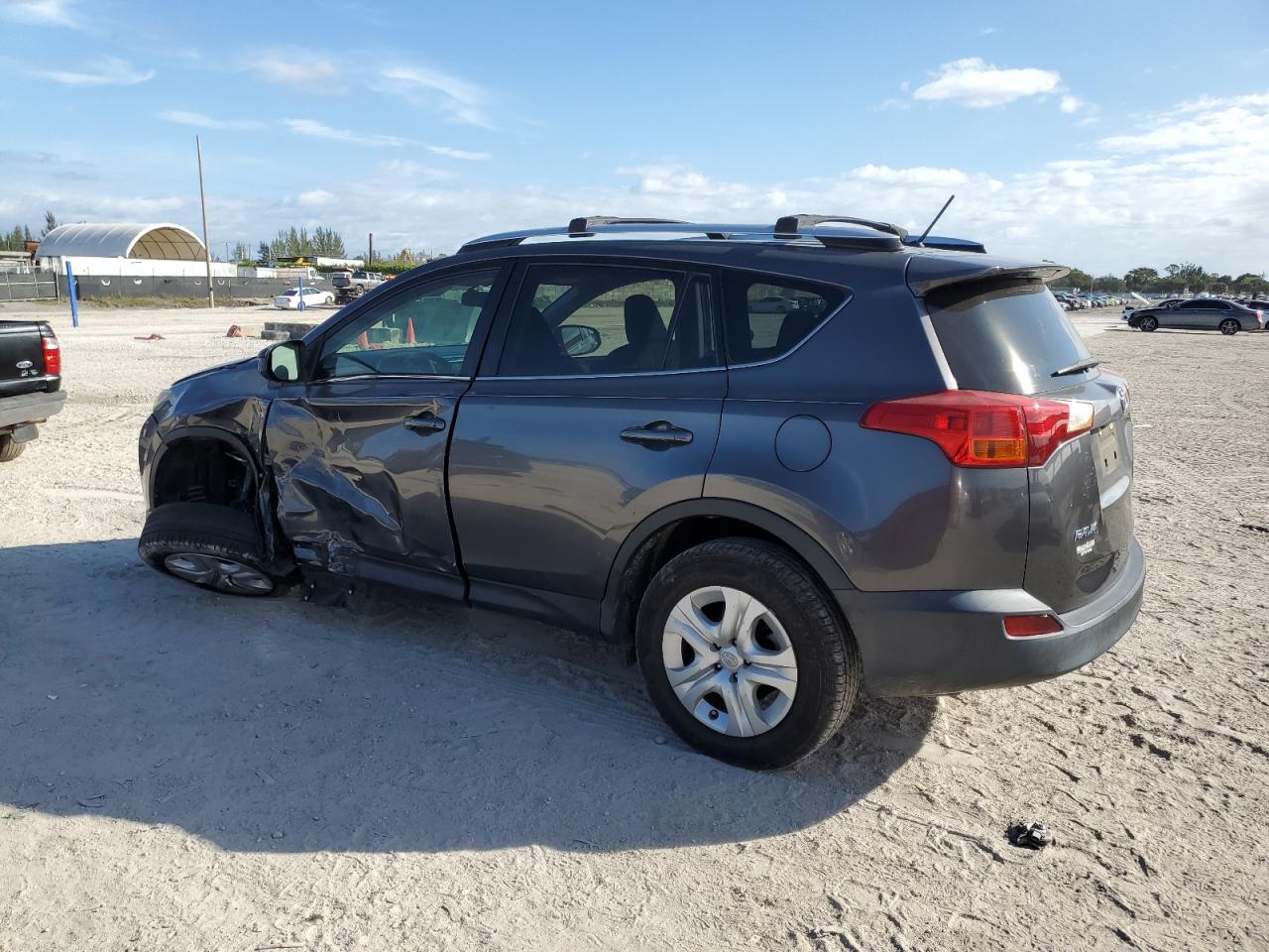 Obraz 2 z 2015 TOYOTA RAV4 LE 2015 z VIN JTMZFREV0FJ056795