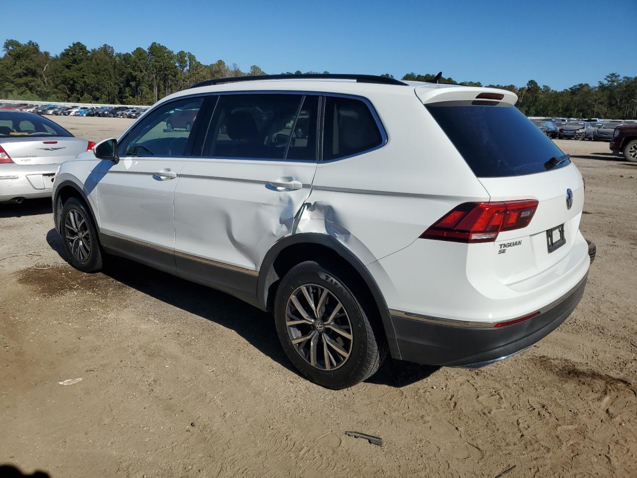 Image 2 of 2020 VOLKSWAGEN TIGUAN SE 2020 with VIN 3VV2B7AX4LM082387