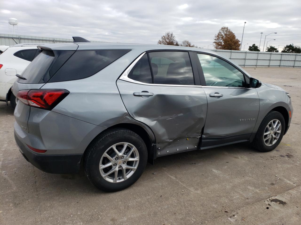 Изображение 3 2024 CHEVROLET EQUINOX LT 2024 с VIN 3GNAXUEGXRS106305