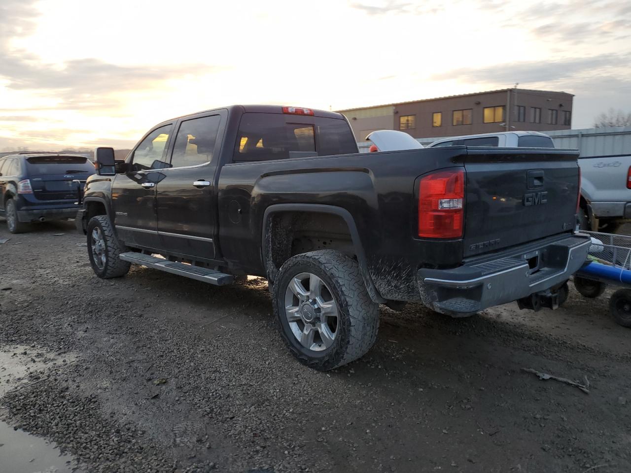 Изображение 2 2017 GMC SIERRA K2500 SLT 2017 с VIN 1GT12TEG0HF138510