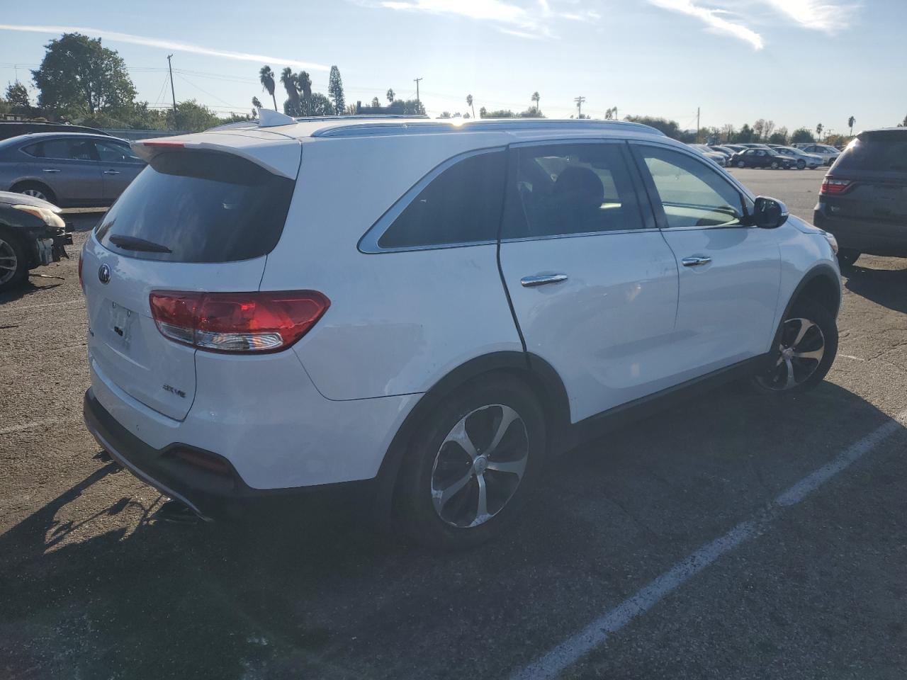 Image 3 of 2018 KIA SORENTO EX 2018 with VIN 5XYPH4A50JG428686