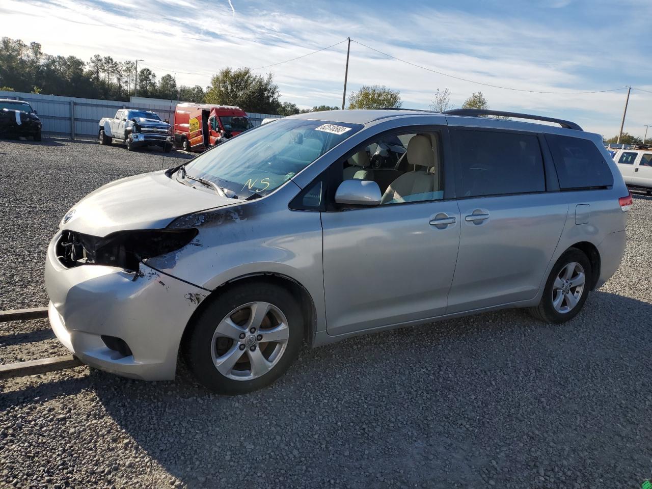 Image 1 of 2013 TOYOTA SIENNA LE 2013 with VIN 5TDKK3DC0DS351664