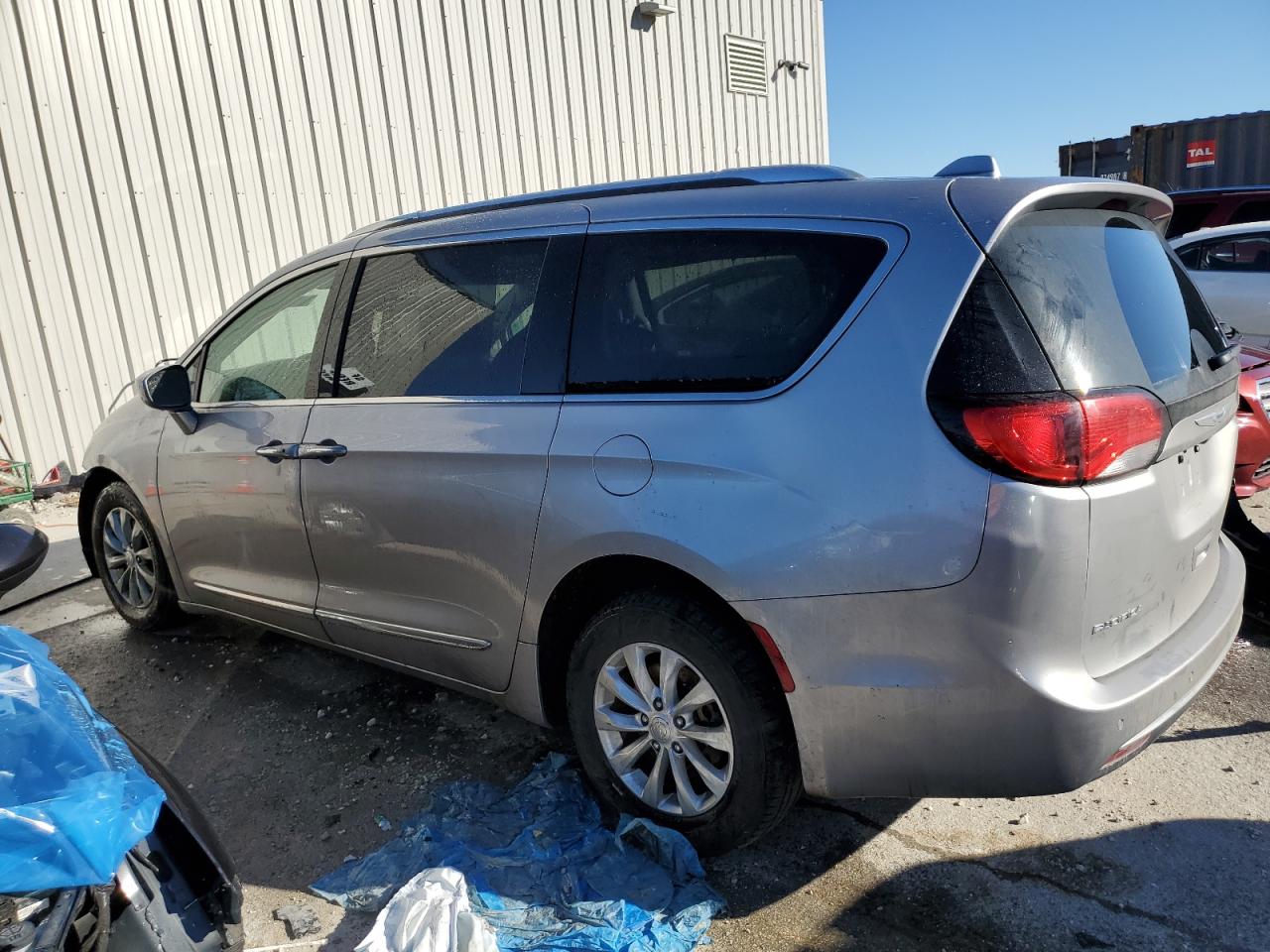 Image 2 of 2018 CHRYSLER PACIFICA TOURING L 2018 with VIN 2C4RC1BGXJR214175