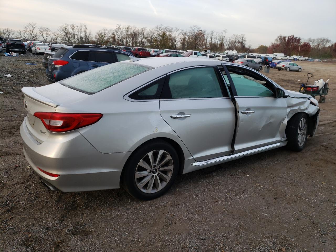 Obraz 3 z 2017 HYUNDAI SONATA SPORT 2017 z VIN 5NPE34AF6HH592087