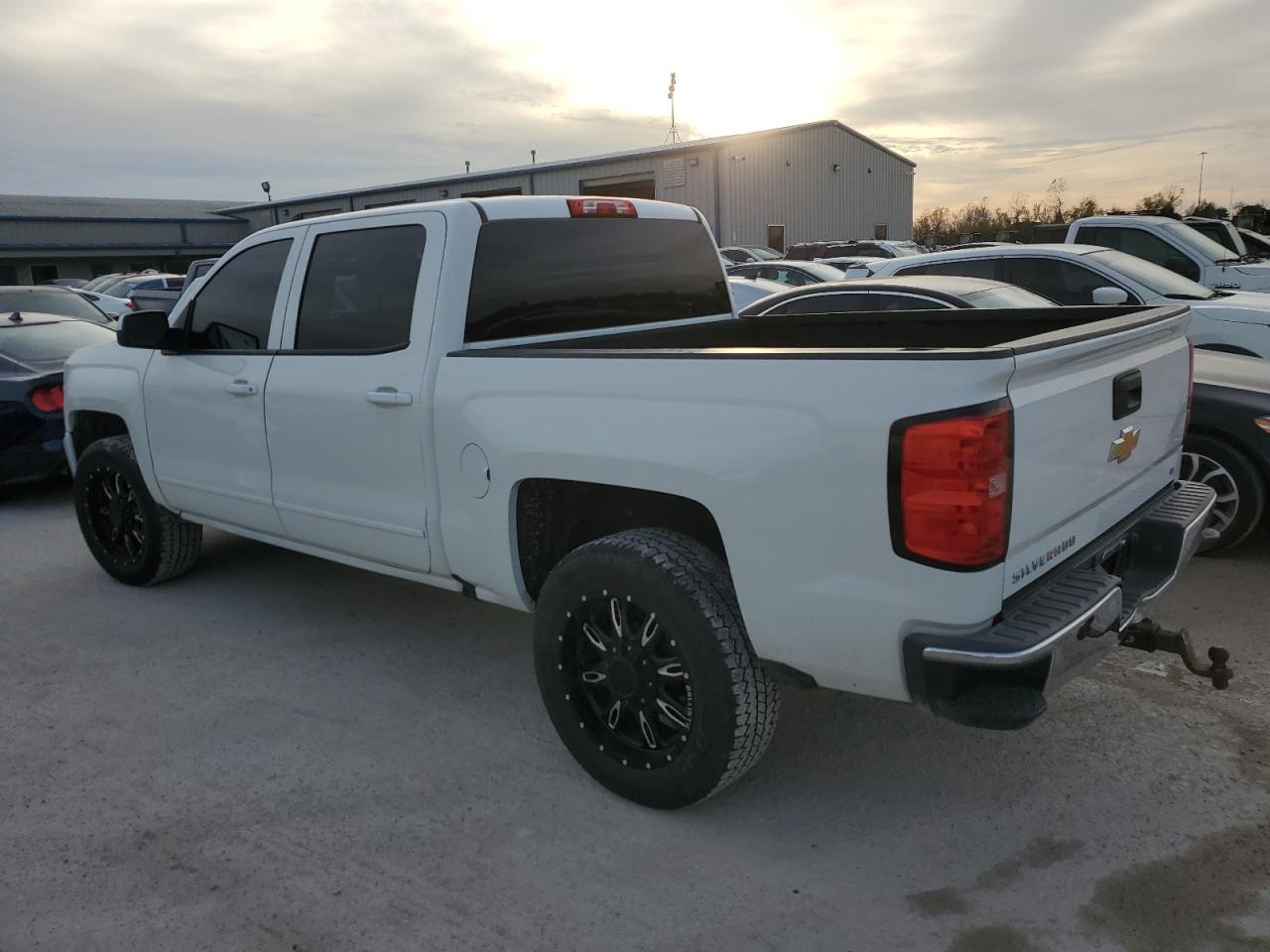 Image 2 of 2018 CHEVROLET SILVERADO C1500 LT 2018 with VIN 3GCPCREC7JG592944
