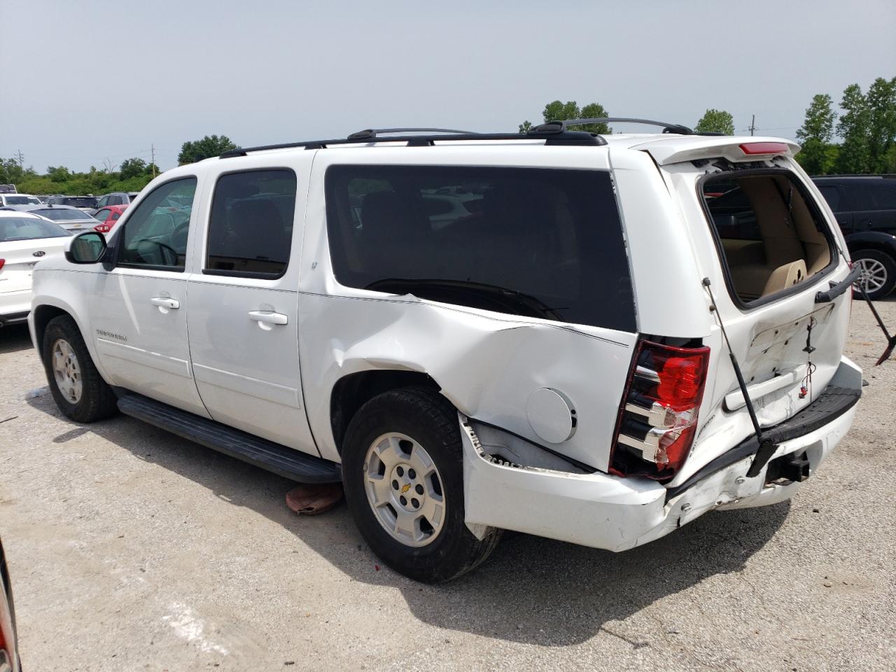 Image 2 of 2013 CHEVROLET SUBURBAN K1500 LT 2013 with VIN 1GNSKJE70DR252368