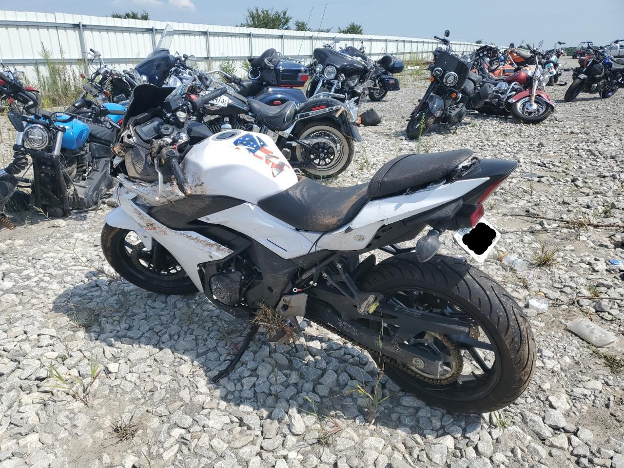 Obraz 3 z 2018 SUZUKI GSX250R  2018 z VIN LC6DN11A7J1100202