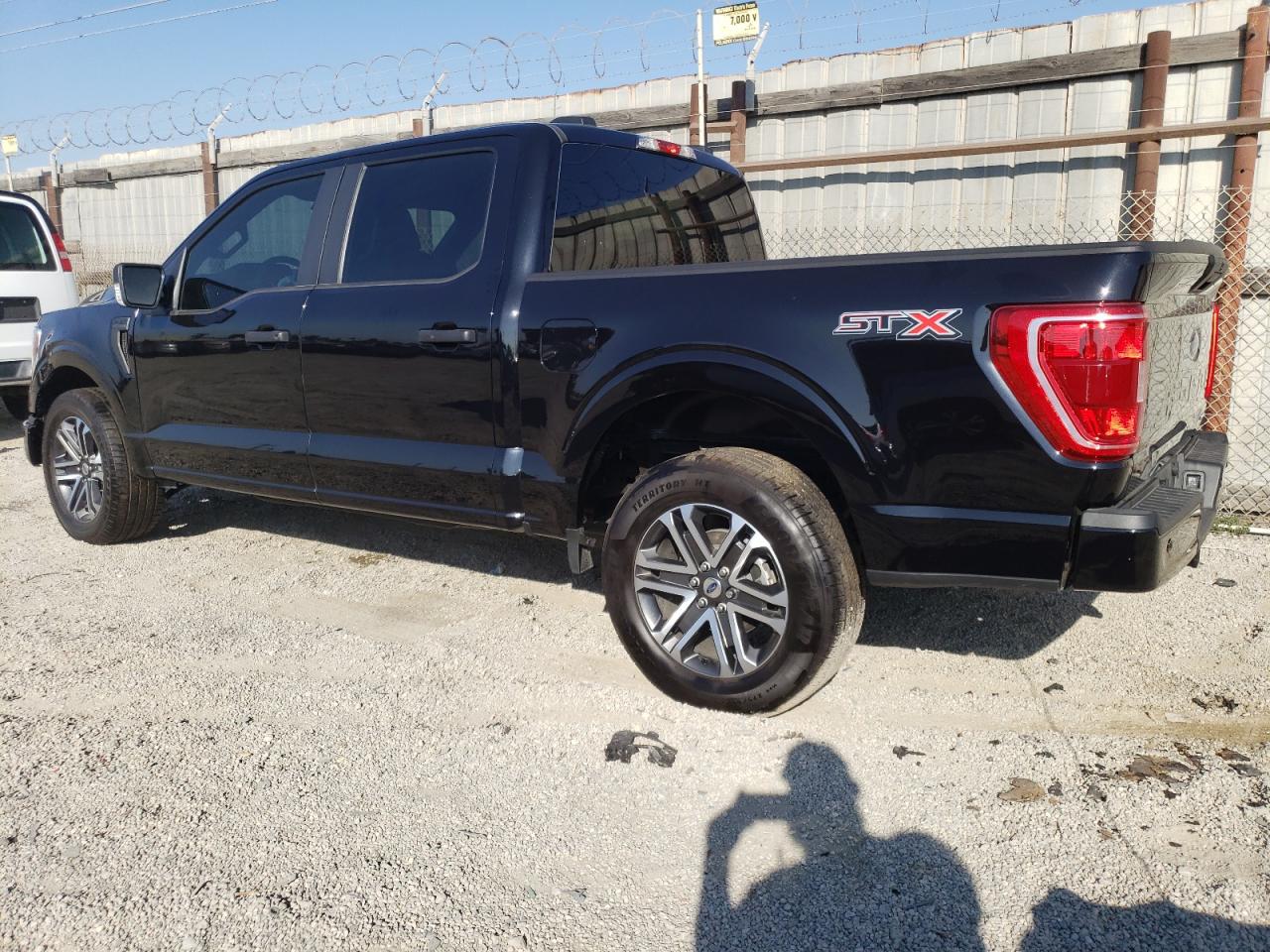 Изображение 2 Ford F150 Supercrew 2023 с VIN 1FTEW1CP1PKD03273