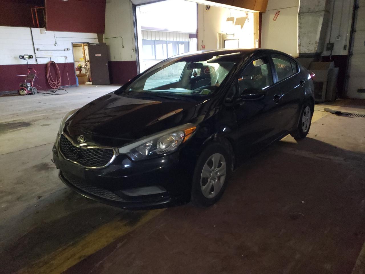 Image 1 of 2015 KIA FORTE LX 2015 with VIN KNAFK4A6XF5386143