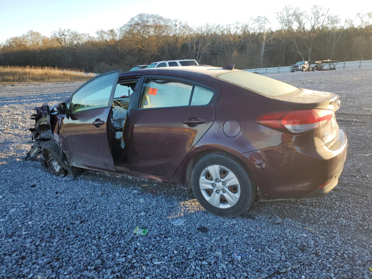 Obraz 2 z 2017 KIA FORTE LX 2017 z VIN 3KPFK4A73HE025467