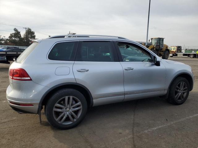 Image 3 of 2015 VOLKSWAGEN TOUAREG V6 2015 with VIN WVGEF9BP5FD002732
