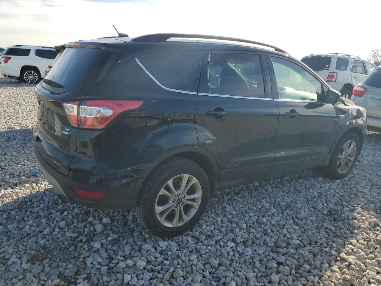 Image 3 of 2018 FORD ESCAPE SE 2018 with VIN 1FMCU9GD7JUC36665