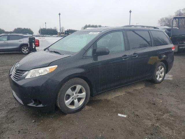 2011 TOYOTA SIENNA LE 2011 image