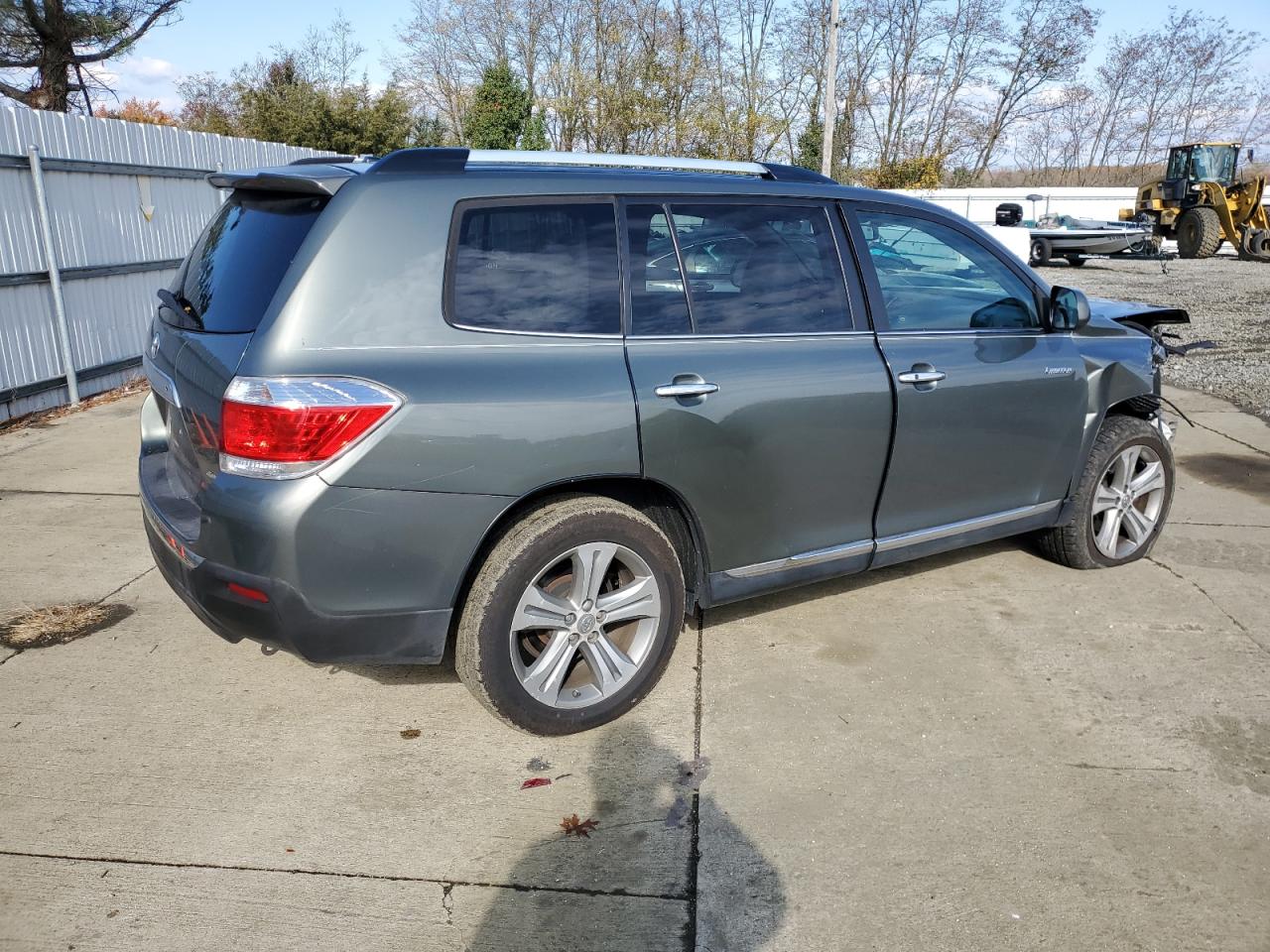 Image 3 of 2011 TOYOTA HIGHLANDER LIMITED 2011 with VIN 5TDDK3EH2BS076041