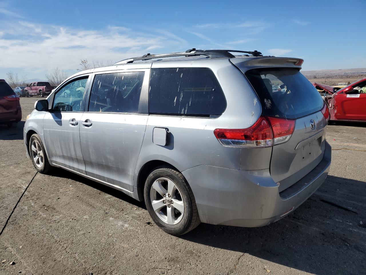 Obraz 2 z 2013 TOYOTA SIENNA LE 2013 z VIN 5TDKK3DC5DS329207