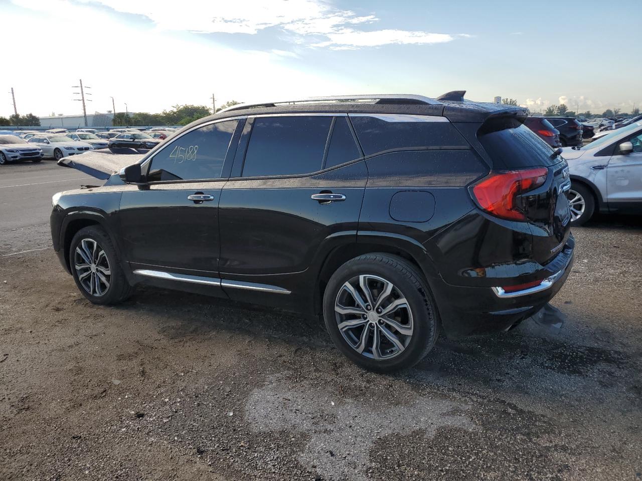 Obraz 2 z 2018 GMC TERRAIN DENALI 2018 z VIN 3GKALSEX8JL177093