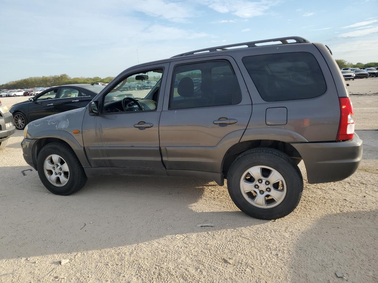 Image 2 of 2004 MAZDA TRIBUTE LX 2004 with VIN 4F2YZ04104KM26471