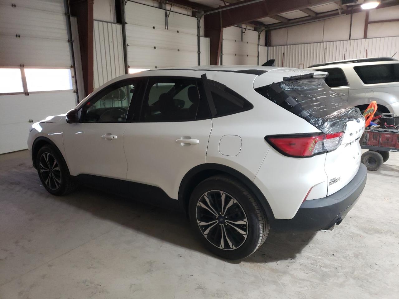 Image 2 of 2021 FORD ESCAPE SE 2021 with VIN 1FMCU0G6XMUA62835