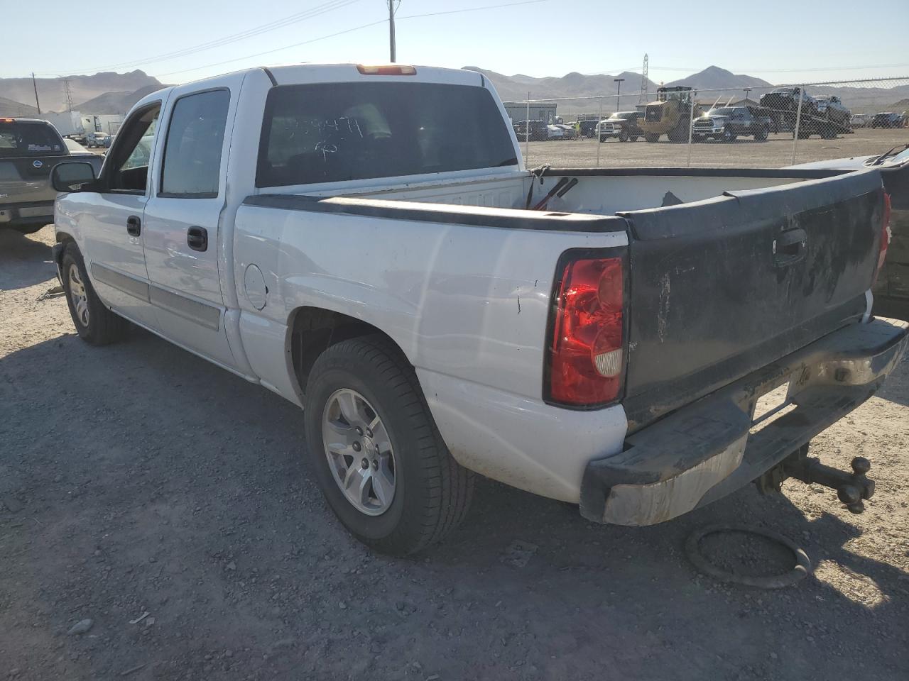 Image 2 of 2004 CHEVROLET SILVERADO C1500 2004 with VIN 2GCEC13T041307851