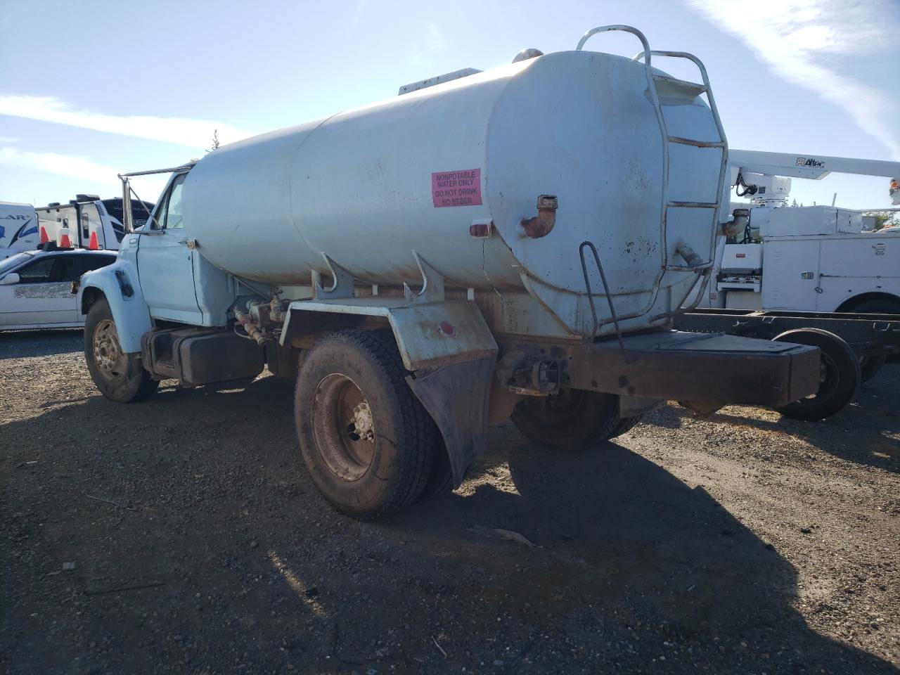 Image 2 of 1995 FORD F800  1995 with VIN 1FDPF80C3SVA07855