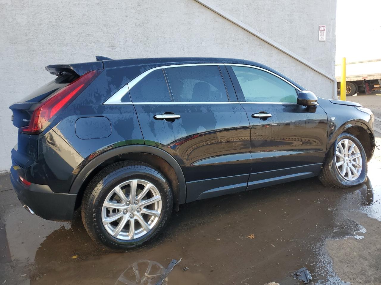 Image 3 of 2020 CADILLAC XT4 LUXURY 2020 with VIN 1GYFZBR43LF103622