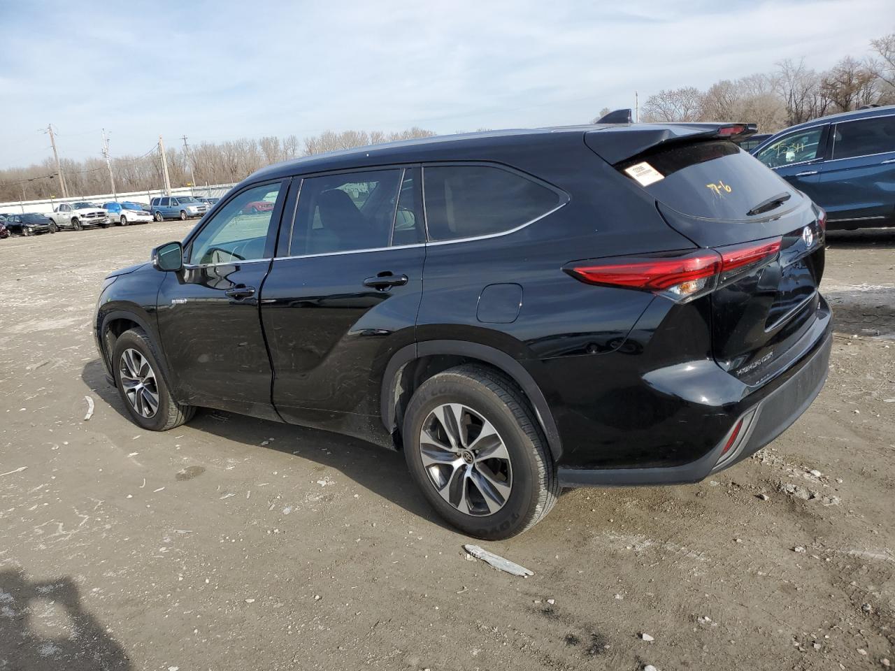 Obraz 2 z 2021 TOYOTA HIGHLANDER HYBRID XLE 2021 z VIN 5TDHARAH5MS012074