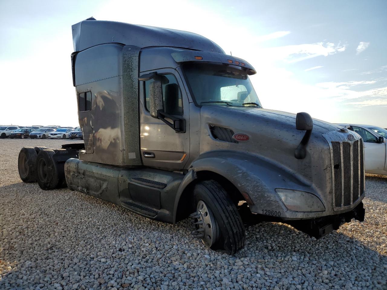 2016 PETERBILT 579  2016 image