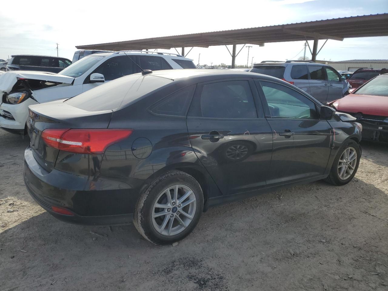 Image 3 of 2018 FORD FOCUS SE 2018 with VIN 1FADP3F28JL302360
