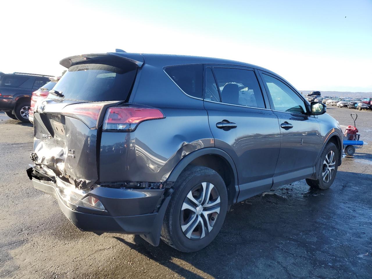 Obraz 3 z 2018 TOYOTA RAV4 LE 2018 z VIN JTMBFREV3JJ260274