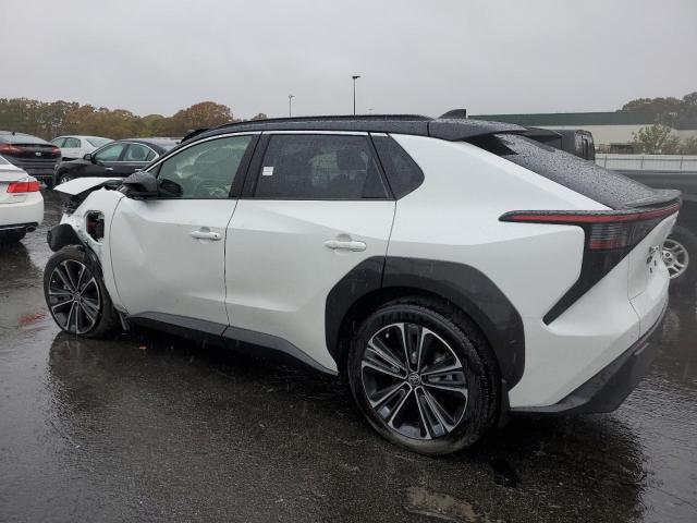 Изображение 2 2023 TOYOTA BZ4X XLE 2023 с VIN JTMABACA1PA020836