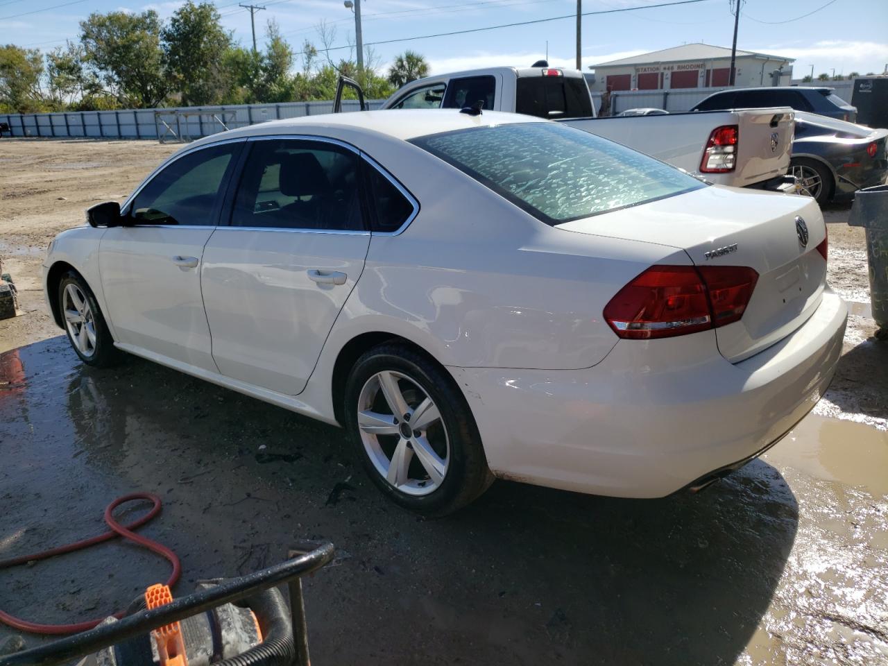 Image 2 of 2013 VOLKSWAGEN PASSAT SE 2013 with VIN 1VWBH7A39DC043255