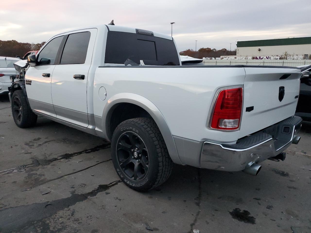 Obraz 2 z 2016 RAM 1500 LARAMIE 2016 z VIN 1C6RR7NT9GS322294