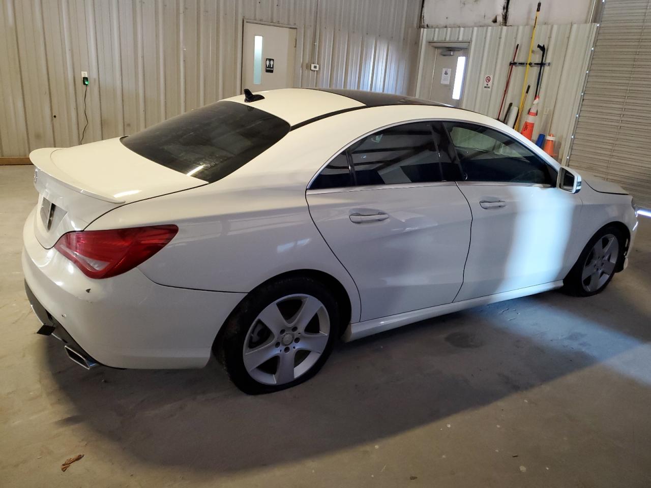 Image 3 of 2015 MERCEDES-BENZ CLA 250 2015 with VIN WDDSJ4EB7FN181400