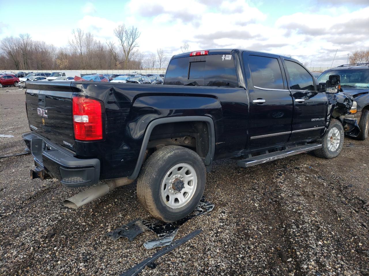 Image 3 of 2018 GMC SIERRA K2500 DENALI 2018 with VIN 1GT12UEY7JF140310