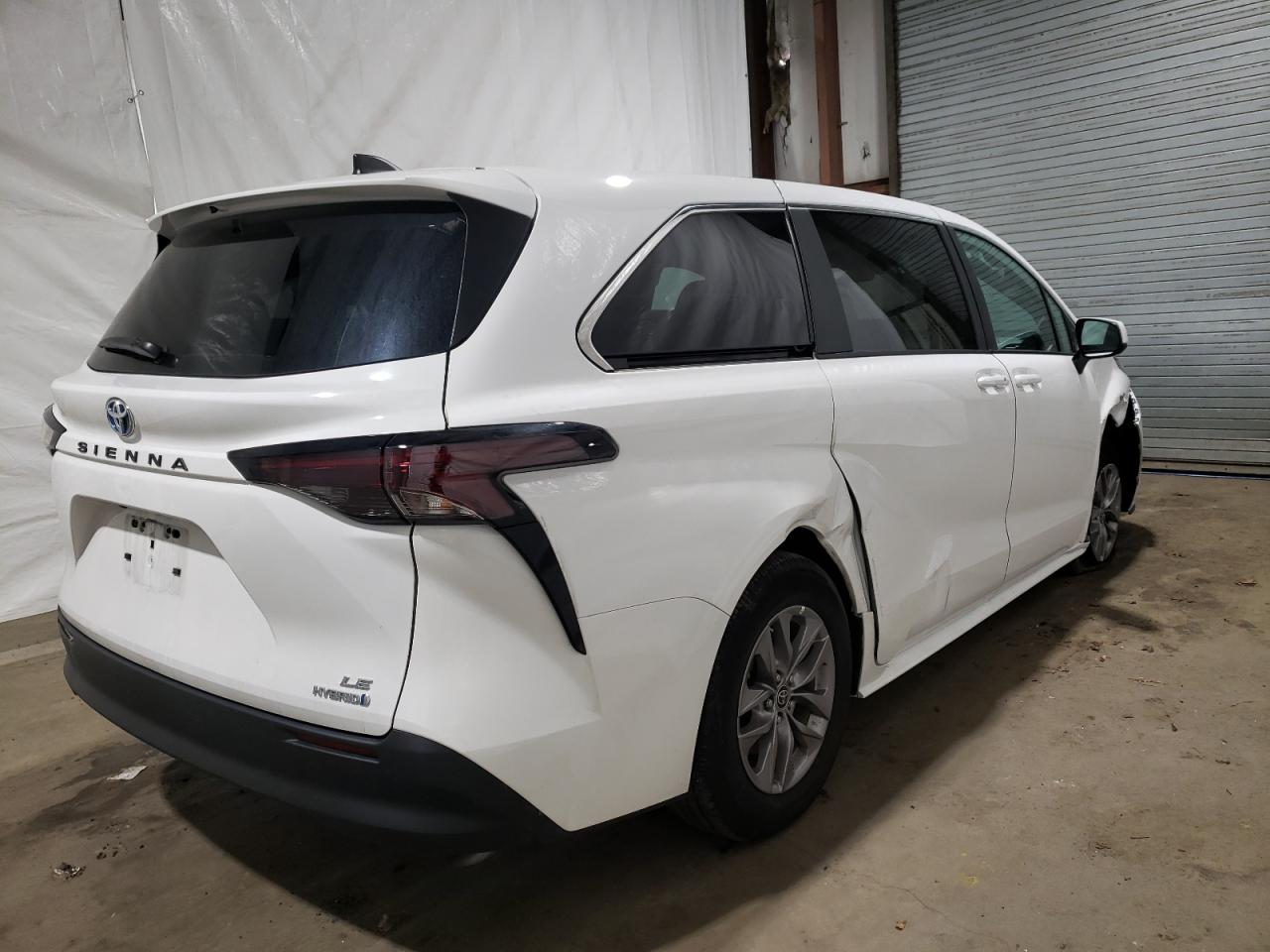 Obraz 3 z 2023 TOYOTA SIENNA LE 2023 z VIN 5TDKRKEC4PS161536