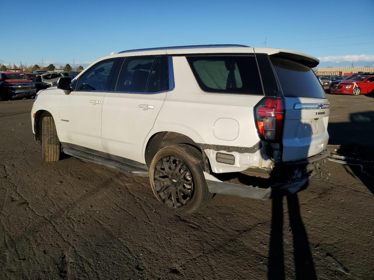Изображение 2 2022 CHEVROLET TAHOE K1500 LT 2022 с VIN 1GNSKNKD4NR216198