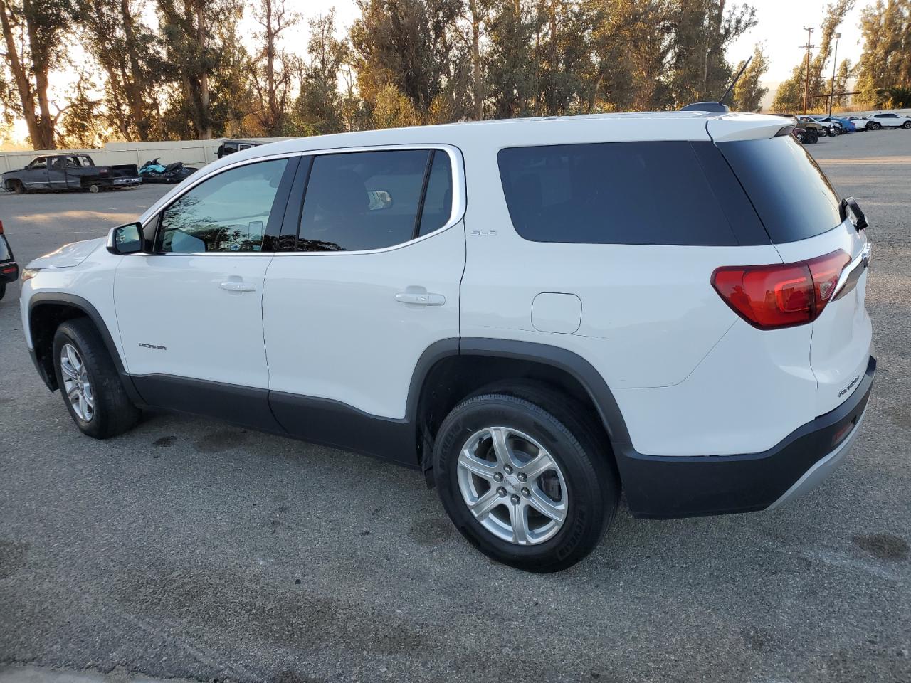 Изображение 2 2019 GMC ACADIA SLE 2019 с VIN 1GKKNKLA0KZ110107