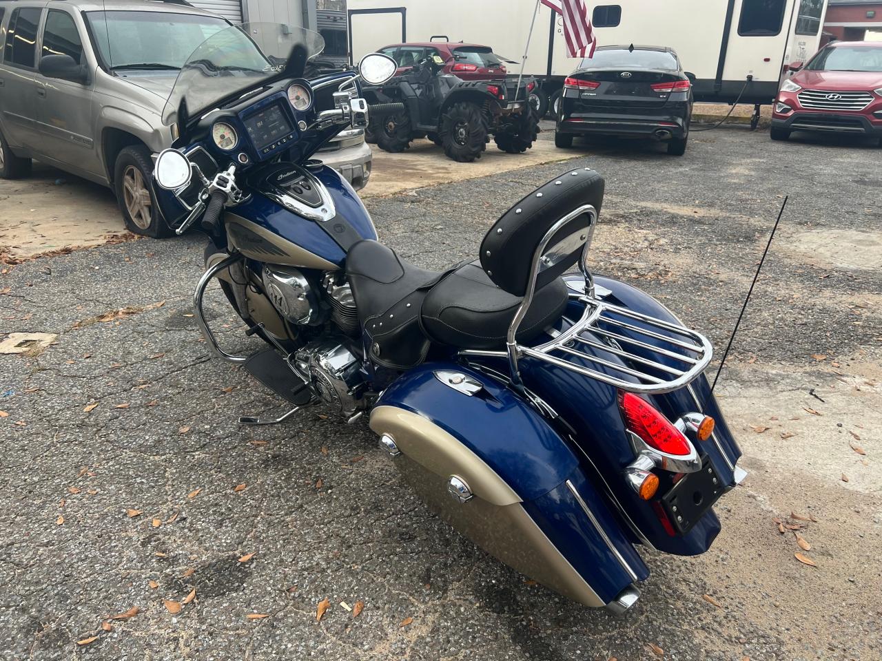 Obraz 3 z 2019 INDIAN MOTORCYCLE CO. CHIEFTAIN CLASSIC 2019 z VIN 56KTFAAA9K3369217