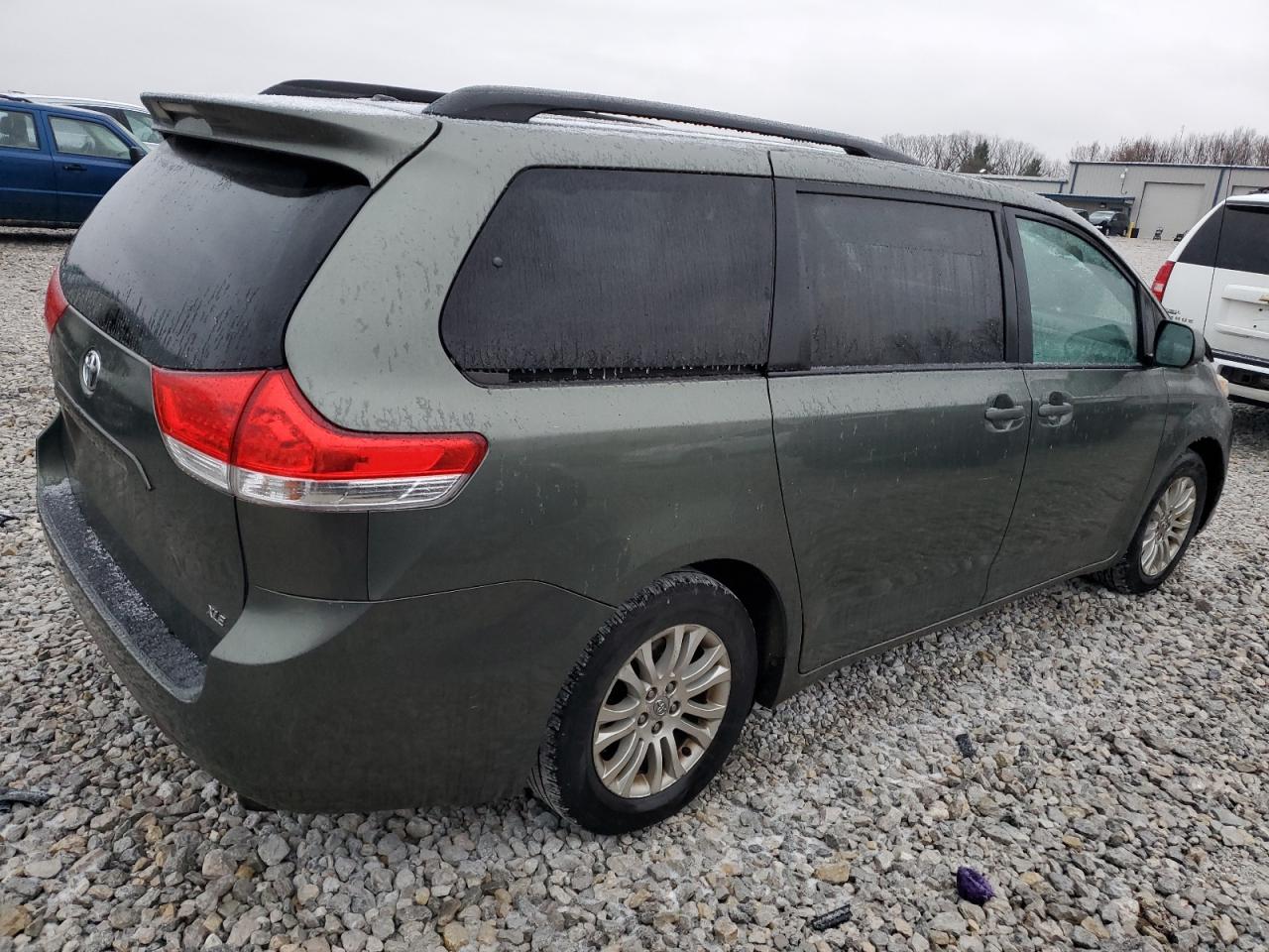 Obraz 3 z 2011 TOYOTA SIENNA XLE 2011 z VIN 5TDYK3DC4BS134920