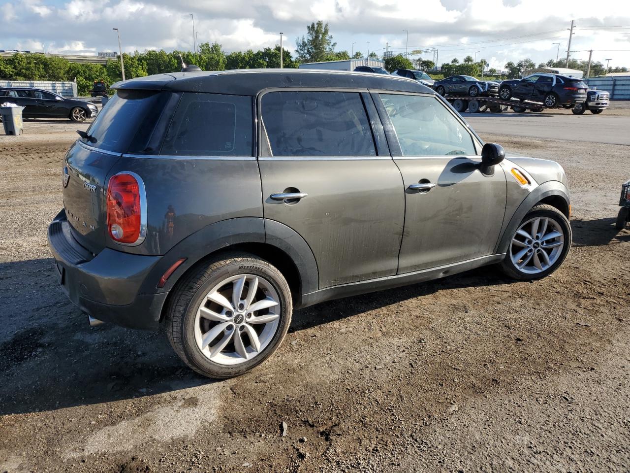 Image 3 of 2013 MINI COOPER COUNTRYMAN 2013 with VIN WMWZB3C55DWM09587