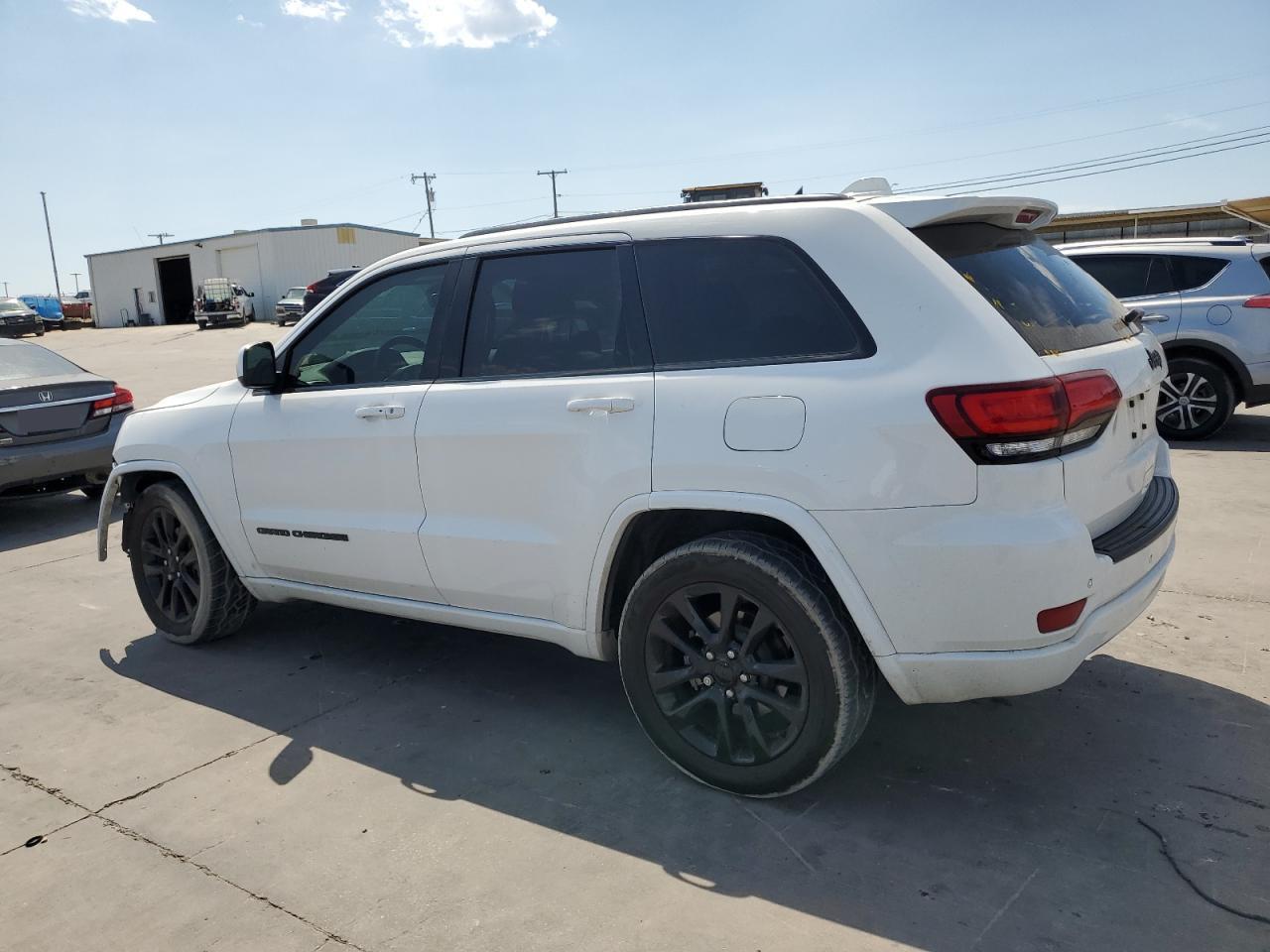 Obraz 2 z 2018 JEEP GRAND CHEROKEE LAREDO 2018 z VIN 1C4RJEAG8JC471570
