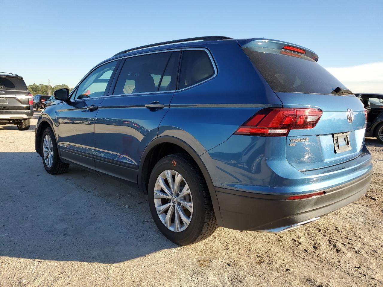 Image 2 of 2019 VOLKSWAGEN TIGUAN SE 2019 with VIN 3VV3B7AX2KM048869