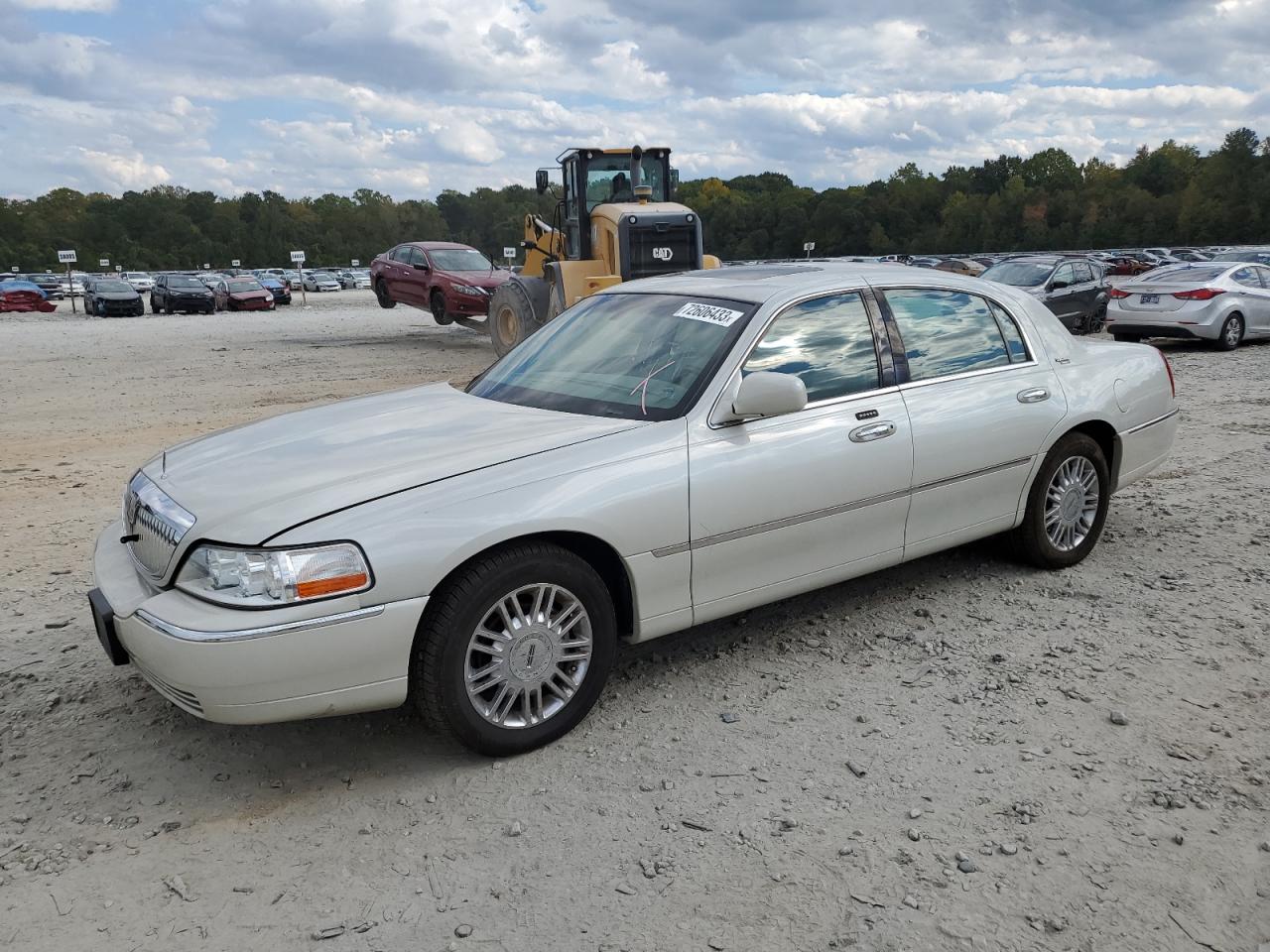 Image 1 of 2006 LINCOLN TOWN CAR SIGNATURE LIMITED 2006 with VIN 1LNHM82W26Y601746